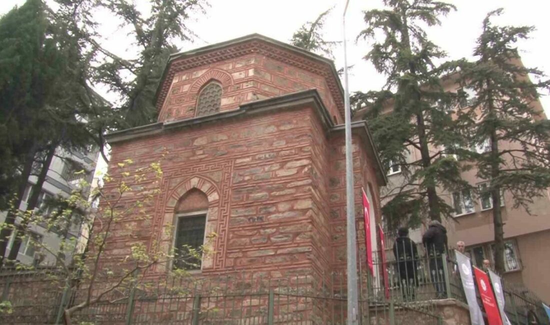 Bursa’da 15’inci yüzyıldan kalma Abdüllatif Kudsi Türbesi, düzenlenen törenle yeniden