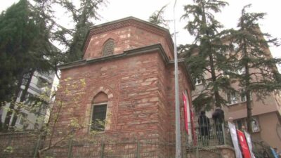 Bursa’da 15’inci yüzyıldan kalma Abdüllatif Kudsi Türbesi, düzenlenen törenle yeniden