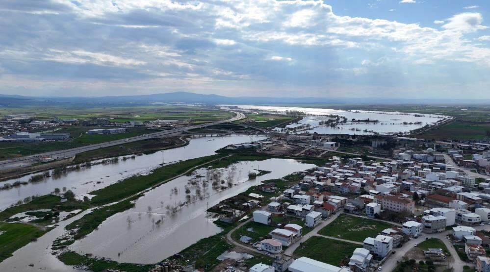 Bursa’nın Karacabey ilçesinde kuraklık endişesiyle geçtiğimiz kasım ayında getirilen çeltik