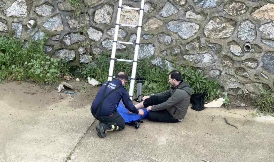 Bursa’nın Kestel ilçesinde çocuğunun kaçan topunu almak isterken dereye düşen