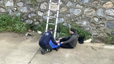 Bursa’nın Kestel ilçesinde çocuğunun kaçan topunu almak isterken dereye düşen