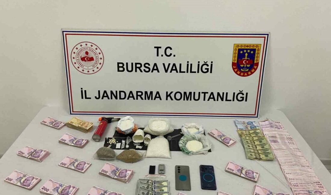 Bursa’da dev uyuşturucu operasyonu, kilolarca madde ele geçirildi 2 kişi tutuklandı Bursa’nın Yıldırım ilçesinde jandarma ekiplerinin uyuşturucuyla mücadele kapsamında yürüttüğü çalışmalar