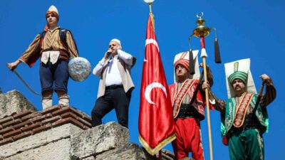 Bursa’nın fethinin 700. yıl dönümü dolayısıyla Pınarbaşı Fetih Kapısı’nda düzenlenen