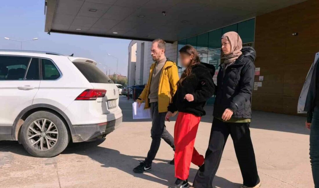 Bursa’da genç kızların bıçaklı kavgası: 1 şüpheli adliyeye sevk edildi Bursa’nın İnegöl ilçesinde iki genç kız arasında çıkan bıçaklı kavgada