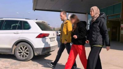 Bursa’nın İnegöl ilçesinde iki genç kız arasında çıkan bıçaklı kavgada