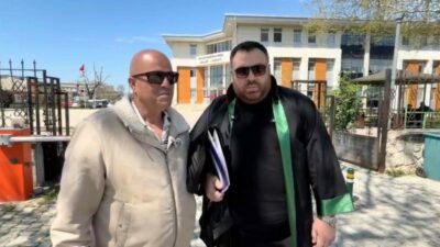 Bursa’nın Mustafakemalpaşa ilçesinde Yamanlı Mahalle Muhtarı Necati Eren, fotoğrafının başka