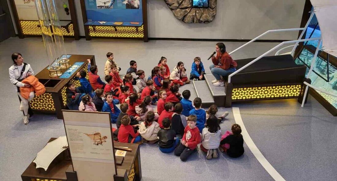 Bursa’da Öğrenciler GUHEM’de uzayın derinliklerine yolculuk yaptı Türkiye’nin ilk interaktif uzay ve havacılık temalı eğitim merkezi olan