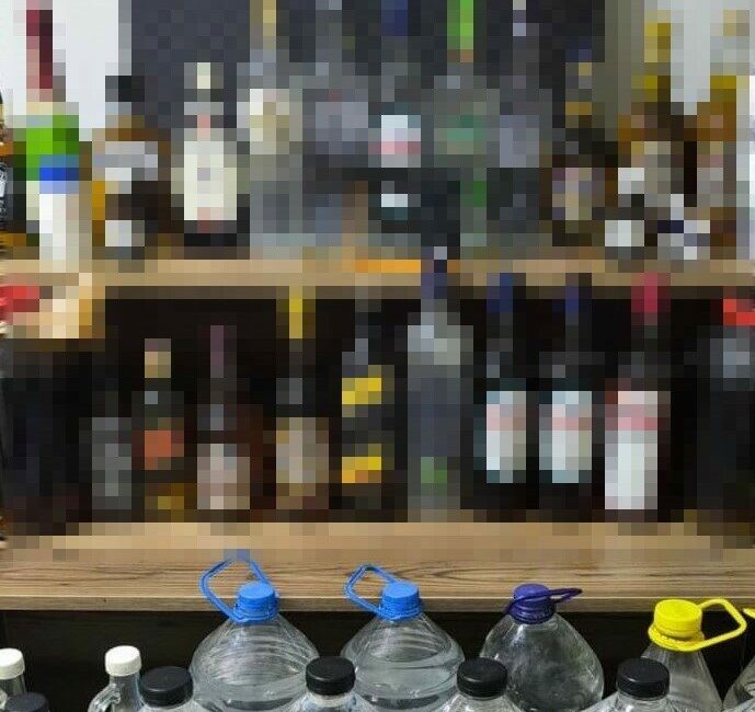 Bursa’da düzenlenen denetimlerde yüzlerce litre sahte alkol ve yüzlerce şişe