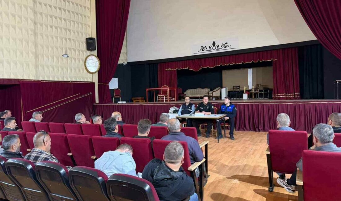 Bursa’da Şoförler Cemiyeti Başkanlığı tarafından düzenlenen trafik eğitimi programında, okul