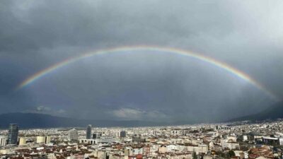 Bursa’da etkili olan yağışın ardından ortaya çıkan gökkuşağı görsel şölen