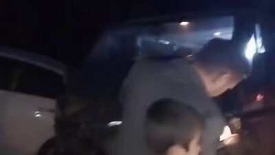 Bursa Orhaneli yolu üzerinde kopan kayalar seyir halindeki araçların üzerine