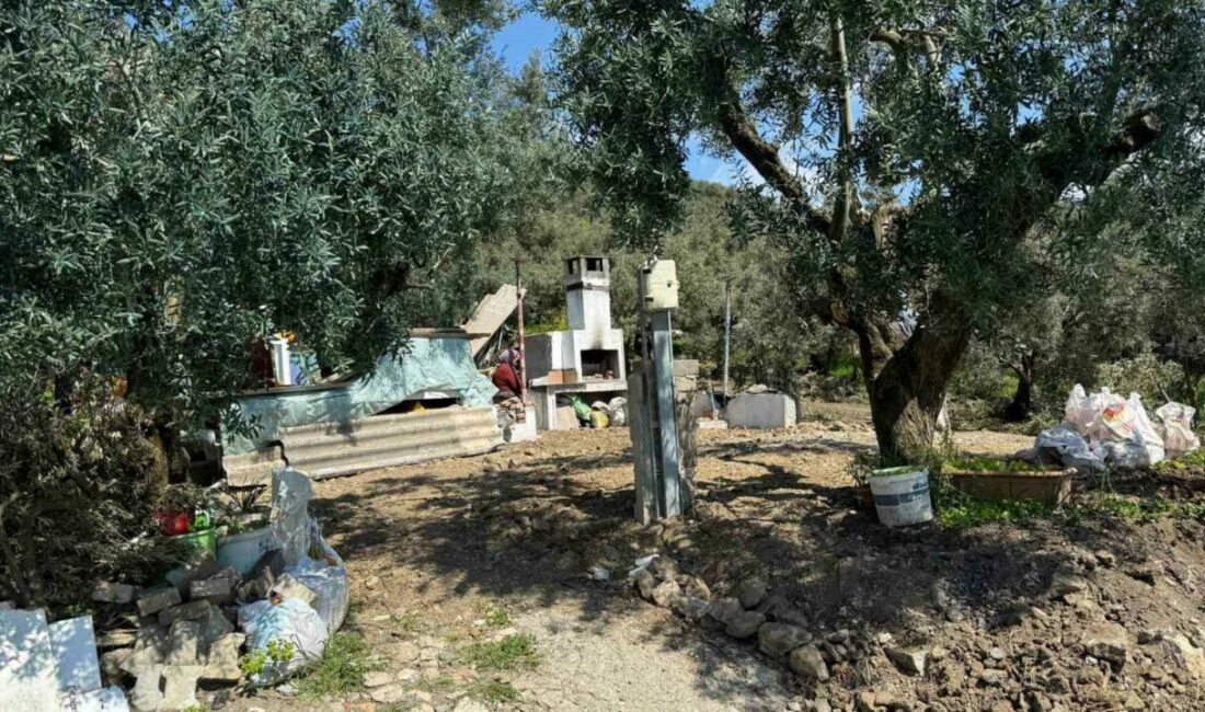Bursa’nın Mudanya ilçesinde vatandaşların bahçelerine yaptığı hobi evlerine yönelik yıkım