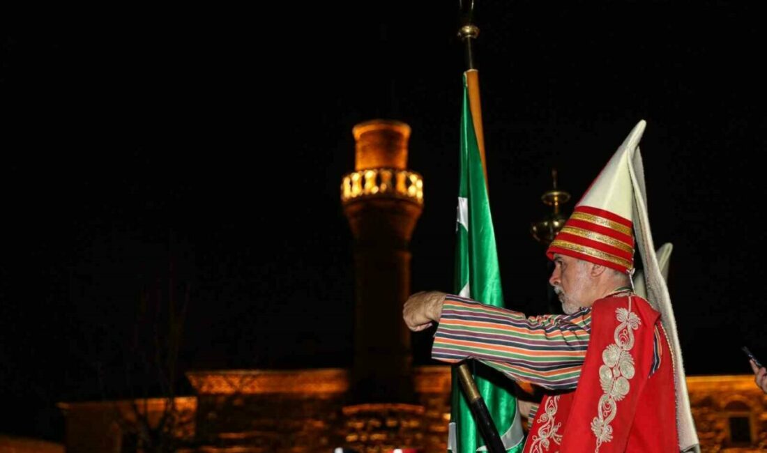 Bursa’nın 700 yıllık destanı ışık gösterisiyle anlatıldı Bursa Büyükşehir Belediyesi, fethin 700. yılı etkinlikleri kapsamında Pirinç Han