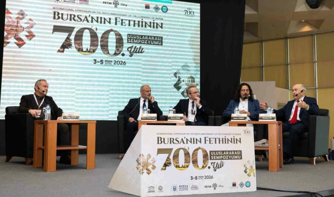 Bursa Büyükşehir Belediyesi’nin düzenlediği ‘Bursa’nın Fethi’nin 700. Yılı Uluslararası Sempozyumu’nda,