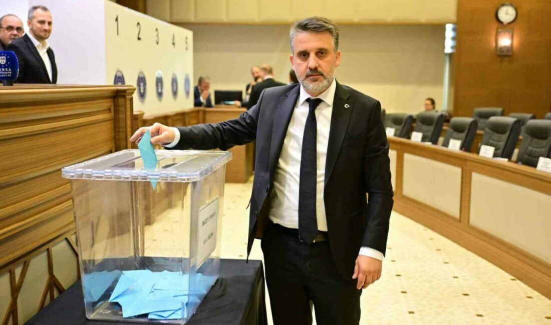 Bursa Büyükşehir’in başkanvekili 61 oyla Şahin Biba oldu Mustafa Bozbey’in tutuklanıp görevden uzaklaştırılmasının ardından Bursa Büyükşehir Belediye Meclisinde,