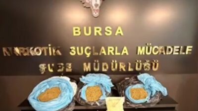 Bursa’da narkotik polisi, bir çekicinin gizli bölmelerine zulalanmış yaklaşık 17
