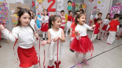 Osmangazi Belediyesi’nin kreş ve gündüz bakım evlerinde eğitim gören öğrenciler,