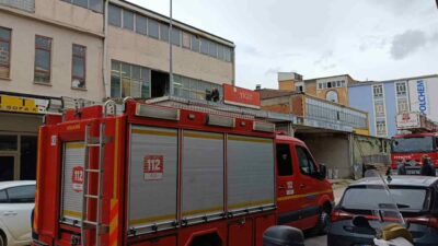 Bursa’nın İnegöl ilçesinde faaliyet gösteren mobilya imalathanesinde, çatının çökmesi sonucu