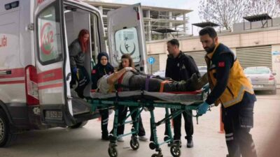 Bursa’nın İnegöl ilçesinde faaliyet gösteren mobilya imalathanesinde, çatının çökmesi sonucu