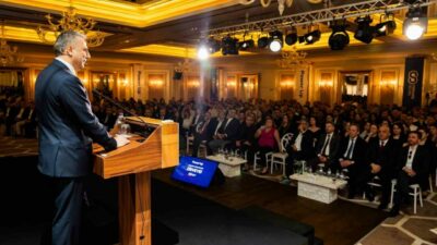 Coşkunöz Holding, yeni dönem stratejisini Bursa’da düzenlenen lansman etkinliğinde çalışanlarıyla