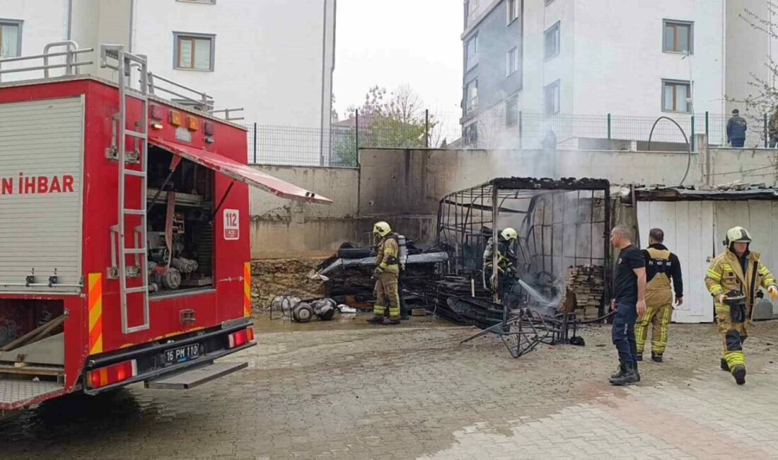 Depoda çıkan yangında tüp bomba gibi patladı Bursa’nın İnegöl ilçesinde bir sitenin bahçesinde bulunan depoda yangın çıktı.