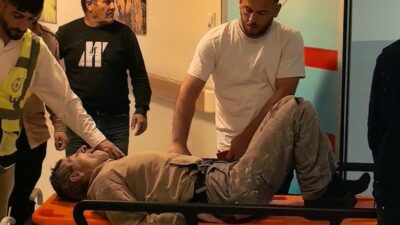 Bursa’nın İnegöl ilçesinde fabrika inşaatında duvardan düşen işçi ağır yaralandı.