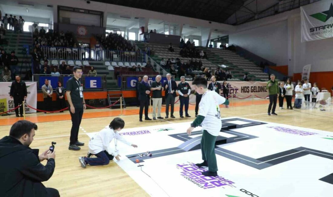 İnegöl’de Milli Eğitim Müdürlüğü tarafından “Geleceği Gençler Kodluyor” sloganıyla düzenlenen