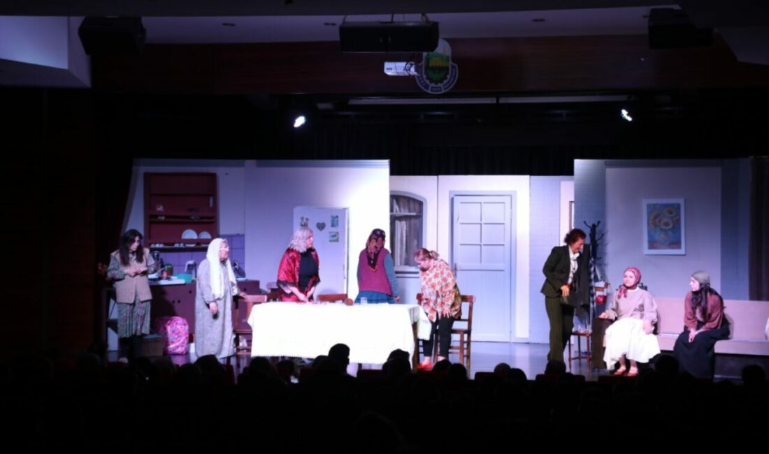 Kadın sığınağı sezon finalini yaptı İnegöl Belediyesi Şehir Tiyatrosu’nun 22’nci gösterisi olarak bu sezon repertuarına