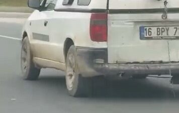 Bursa’nın İnegöl ilçesinde seyir halinde olan bir kamyonetin kırık camından