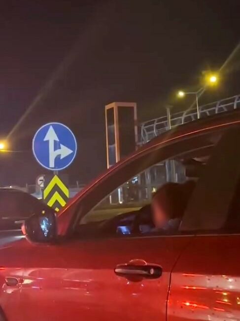 Bursa’nın İnegöl ilçesinde trafikte tehlikeye davetiye çıkaran görüntü tepki topladı.
