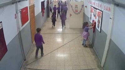 Bursa’nın İnegöl ilçesinde gerçekleştirilen sosyal deney, minik öğrencilerin duyarlılığını gözler