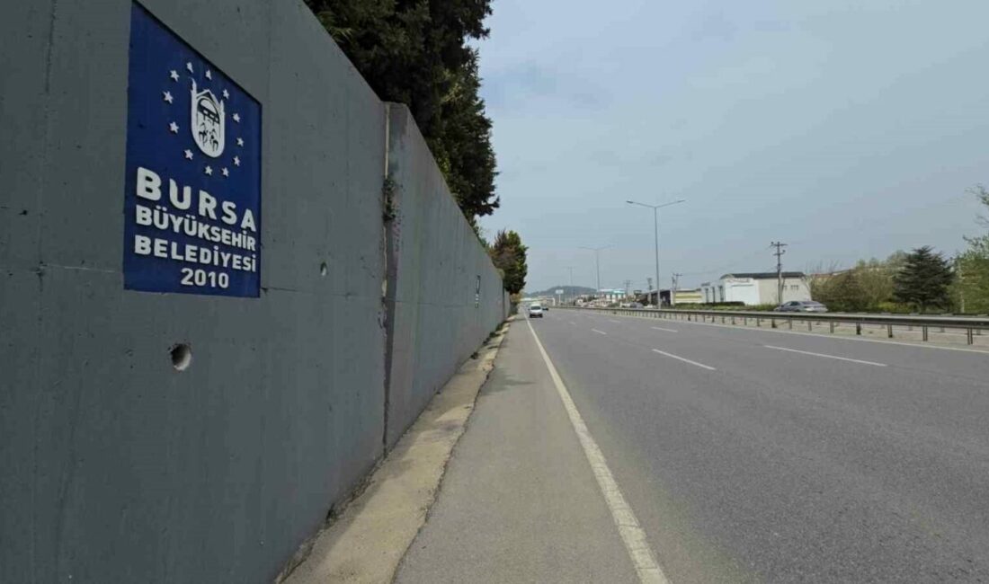 Mudanya Bursa Karayolu Çağrışan mevkiinde bulunan istinat duvarı ek yerinden