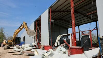 Nilüfer Belediyesi, tarım arazilerini koruma kararlılığıyla kaçak yapılarla mücadelesini sürdürüyor.