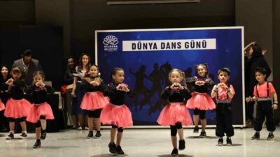 Nilüfer Belediyesi, Dünya Dans Günü’nü birbirinden renkli performanslarla kutladı. Farklı