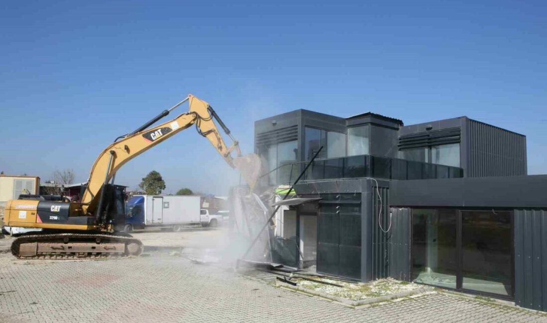 Nilüfer’de kaçak yapılar yıkıldı Nilüfer Belediyesi yıkım ekipleri, imara aykırı yapılarla mücadele kapsamında Demirci