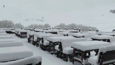Bursa’da Nisan ayının son günlerinde Uludağ’da etkili olan kar yağışı,