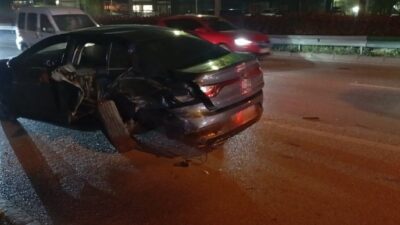 Bursa’nın Osmangazi ilçesinde gece saatlerinde meydana gelen trafik kazasında iki