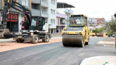 Osmangazi Belediyesi, ilçe genelinde ulaşım ve üstyapı çalışmalarını aralıksız sürdürüyor.