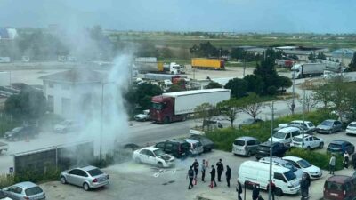 Bursa’nın Karacabey ilçesi Karacabey Devlet Hastanesi’nin otoparkında park halinde bulunan