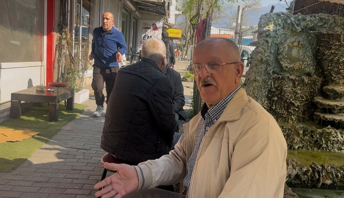 Sahte dişçi mahalleliyi şok etti: “Memnunduk ama doktor değilmiş” Bursa’nın Osmangazi ilçesinde, diş hekimi yetkisi olmadan sahte şekilde dişçilik