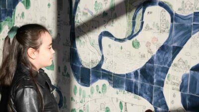 Nilüferli çocuklar, “Şehir Sen Kimsin?” atölyesinde yaptıkları seramik pano ile