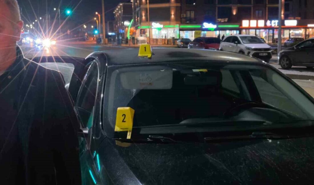 Seyir halindeki otomobile yorgun mermi isabet etti Bursa’nın İnegöl ilçesinde meydana gelen olayda, seyir halindeki otomobile yorgun