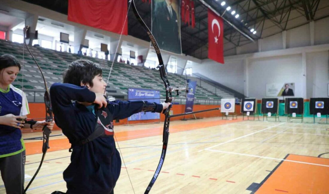 Spor festivalinde öğrenciler okçular yarıştı İnegöl Belediyesi 9. Okullar Arası Spor Festivali kapsamında okçuluk branşı