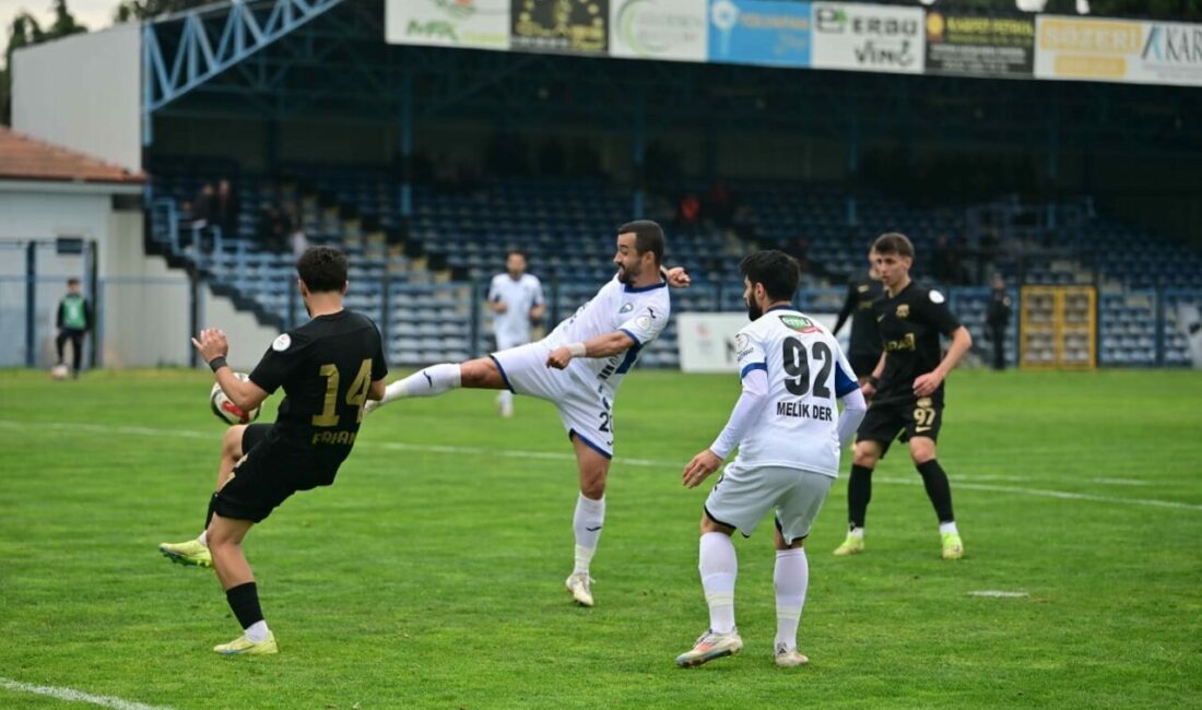TFF 2. Lig: Karacabey Belediyespor: 4 – Kastamonuspor: 0 TFF 2. Lig Beyaz Grup 33. haftasında Karacabey Belediyespor, sahasında