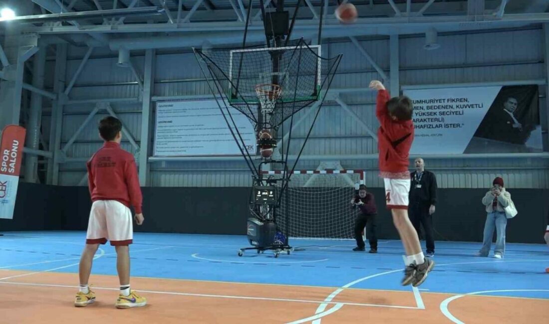 Uludağ İçecek Türk A.Ş., öğrenci ve genç sporculara basketbol şut