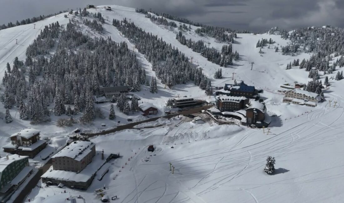 Türkiye’nin kış turizm merkezlerinden başında gelen Uludağ’da 1 Nisan’da kar