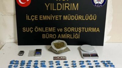 Bursa’da uyuşturucu tacirlerine yönelik düzenlenen operasyonda polis ekipleri, tavan arasına