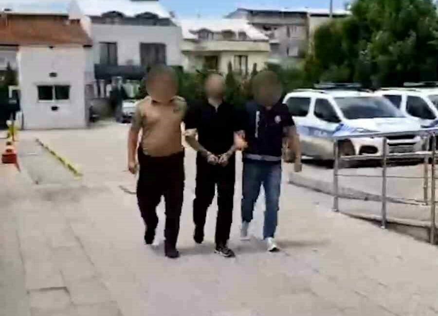 22 ayrı suçtan 9 yıl aranması olan şahıs yakalandı Bursa’da 22 ayrı suçtan toplam 9 yıl 4 ay kesinleşmiş