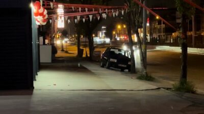 Bursa’da gece saatlerinde ana yol üzerindeki uygulama noktasını gören araç