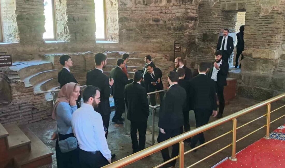 Amerikalı papazlardan İznik’e tarih turu Amerikalı papazlar, İznik Ayasofyası başta olmak üzere İznik’in tarihi ve